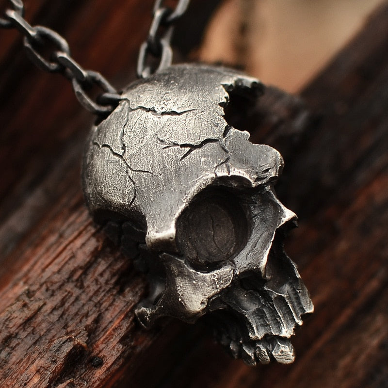 Collar de media calavera